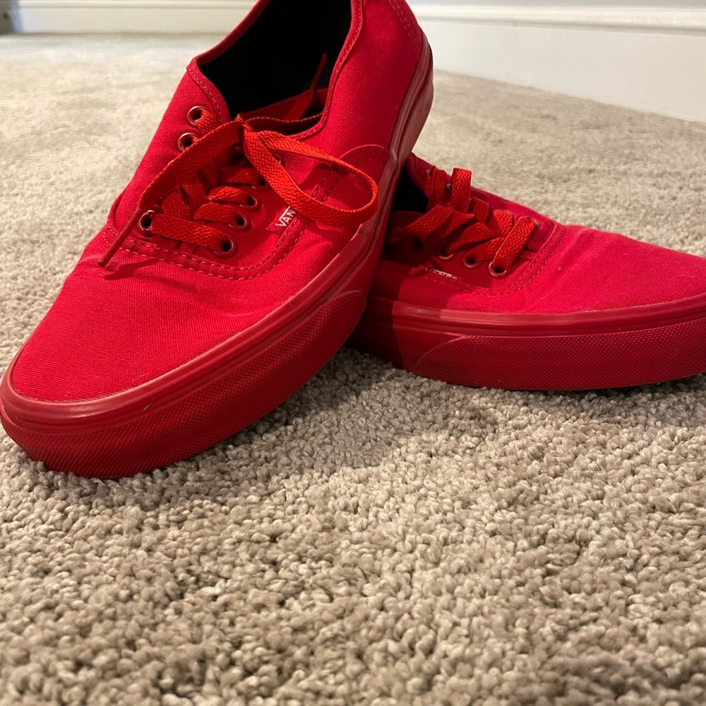 Men’s Vintage low top all-over red sneakers by Vans Off the Wall.

Mens size 8
